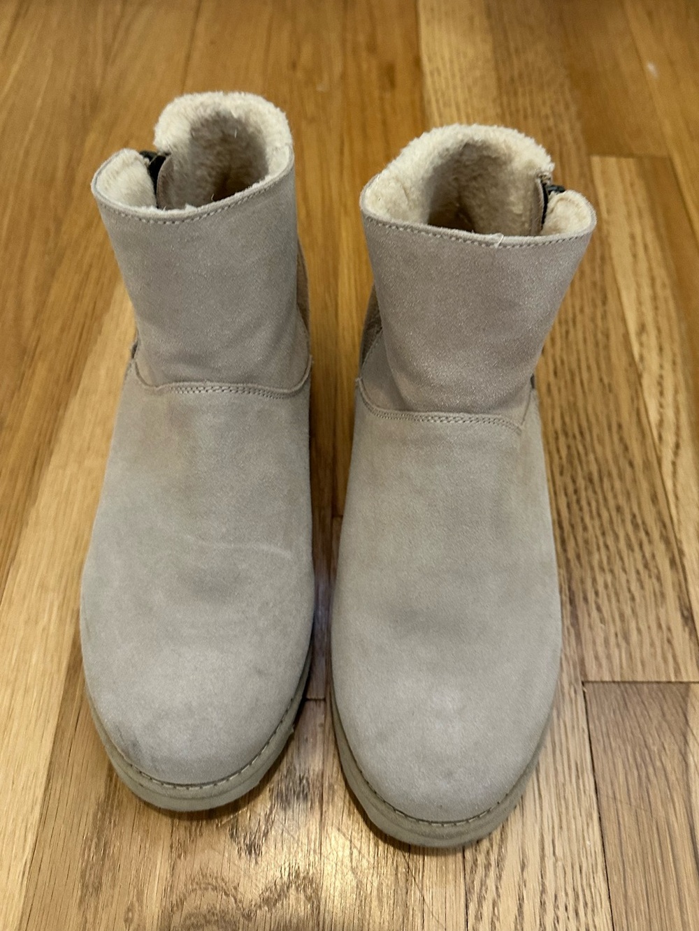 BearPaw Megan Il Oat Zipper Ankle Wedge Boots Woman’s size 8